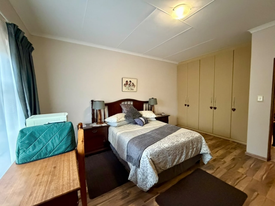4 Bedroom Property for Sale in Fraaiuitsig Western Cape